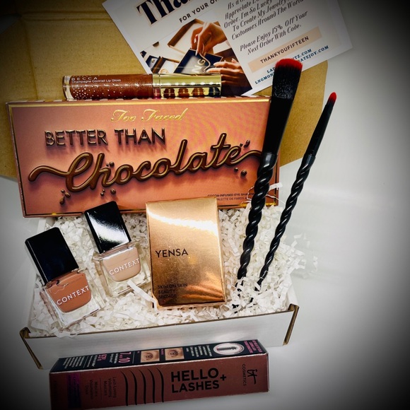 This Season’s Hottest Beauty Box: 6 Full-Size & 3 Deluxe Makeup Items - Picture 6 of 7